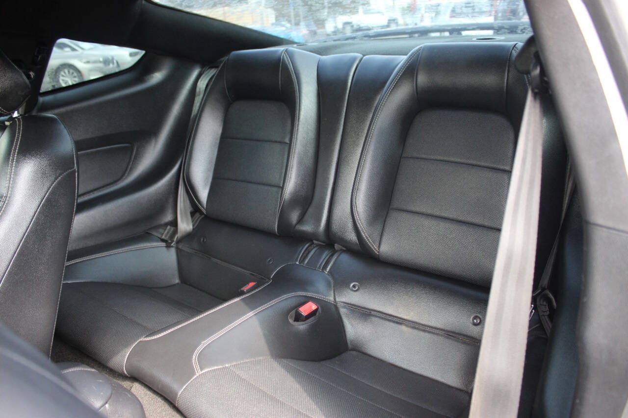 Used 2019 Ford Mustang GT Premium w/ GT Performance Package RWD image 13