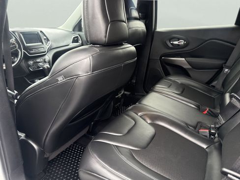 Used 2020 Jeep Cherokee Latitude Plus w/ Cold Weather Group image 11