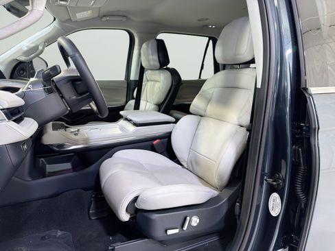New 2026 Lincoln Navigator Premiere AWD/4WD image 10