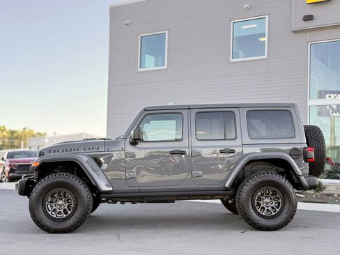 Used 2022 Jeep Wrangler Unlimited Rubicon w/ Xtreme Recon 35" Tire Package AWD/4WD image 18