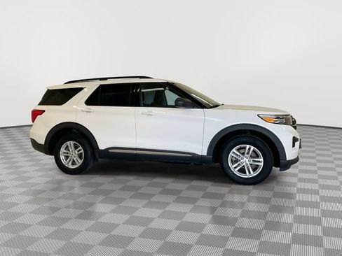Used 2022 Ford Explorer XLT image 12