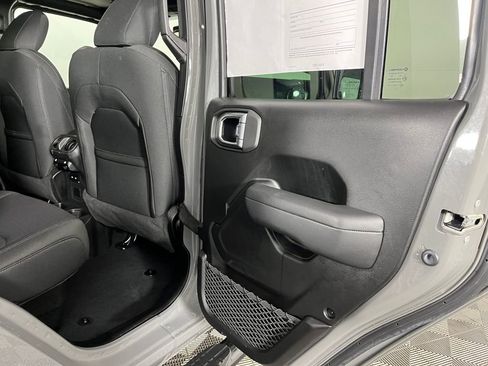 Used 2022 Jeep Gladiator Sport image 14