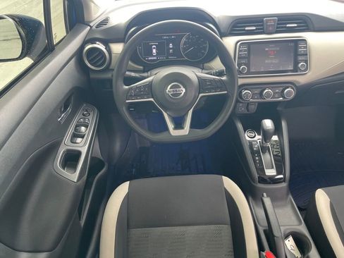 Used 2021 Nissan Versa SV image 2