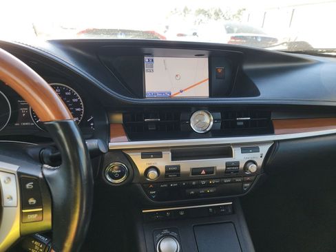 Used 2013 Lexus ES 300h w/ Luxury Pkg image 13