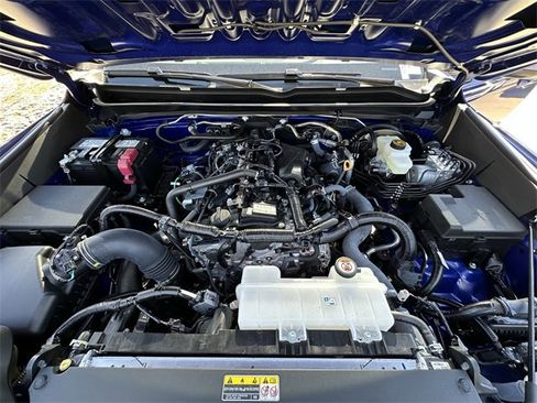 Certified 2025 Toyota Tacoma SR5 image 31
