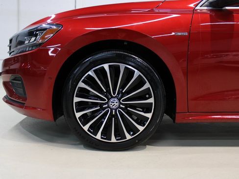 Used 2022 Volkswagen Passat 2.0T image 11