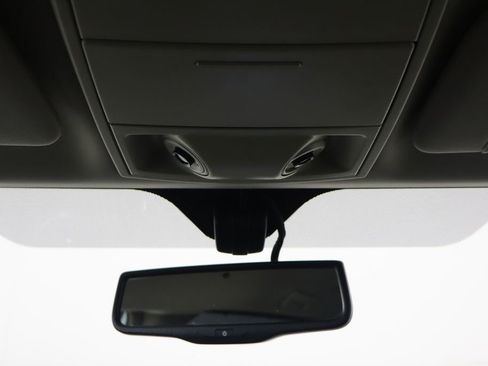 Used 2016 Chrysler Town & Country Touring w/ Driver Convenience Group image 27