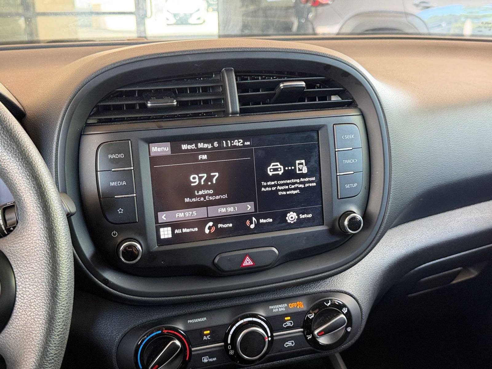 Used 2025 Kia Soul LX w/ LX Technology Package FWD image 19