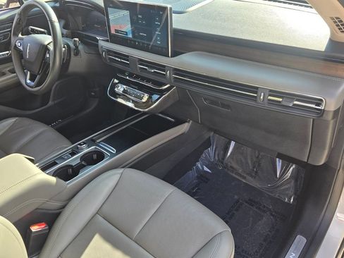 Used 2024 Lincoln Corsair Grand Touring AWD/4WD image 12