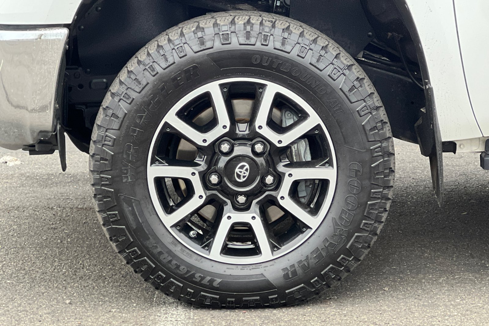 Certified 2019 Toyota Tundra SR5 w/ TRD Off Road Package AWD/4WD image 24