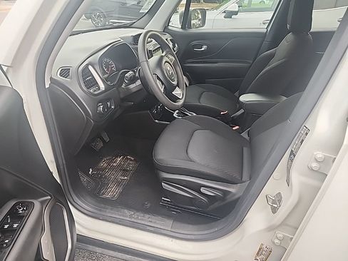 Used 2023 Jeep Renegade Latitude AWD/4WD image 10