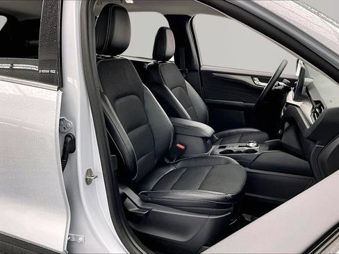 Certified 2025 Ford Escape SE FWD image 7