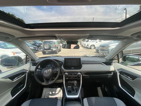 Used 2019 Toyota RAV4 XLE w/ Carpet Mat Package AWD/4WD image 10