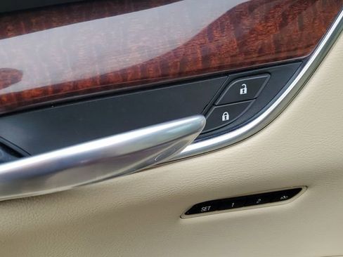 Used 2017 Cadillac XT5 Luxury w/ Driver Awareness Package image 22