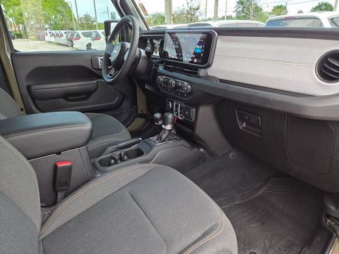 Used 2025 Jeep Wrangler Sport AWD/4WD image 13