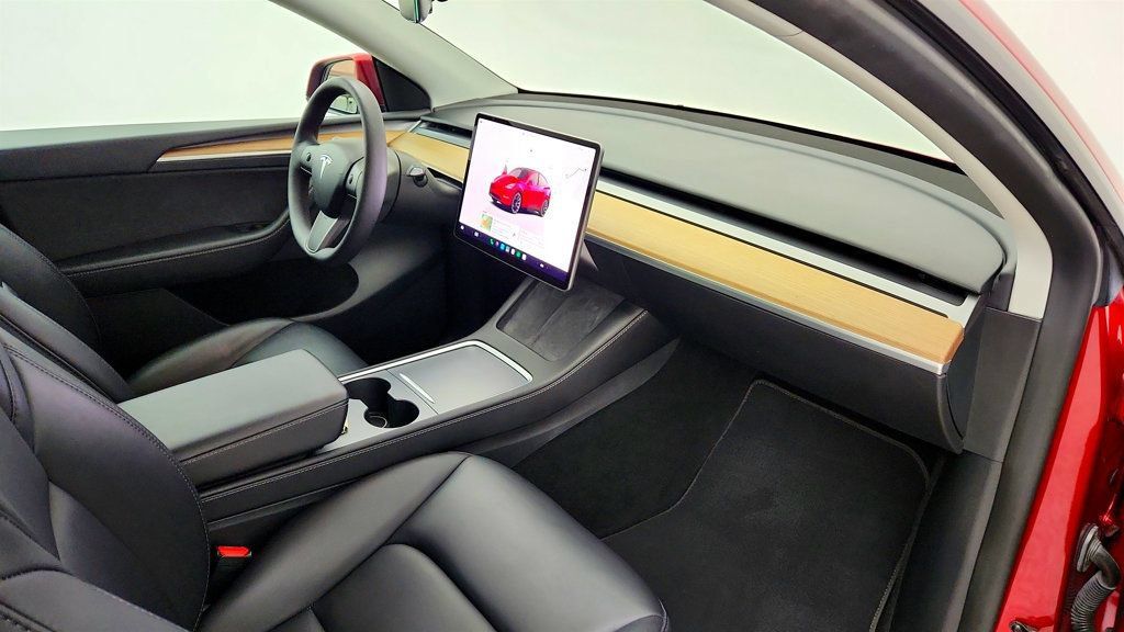 Used 2024 Tesla Model Y 2WD image 29