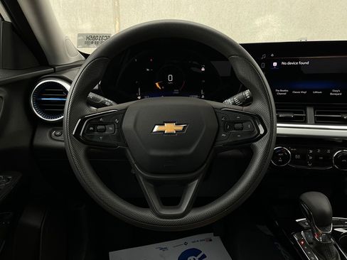 Used 2025 Chevrolet Trax LT image 31