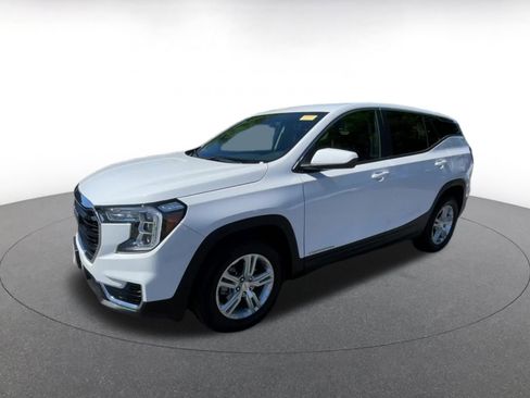 Used 2024 GMC Terrain SLE image 8