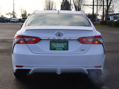 Used 2019 Toyota Camry SE image 5