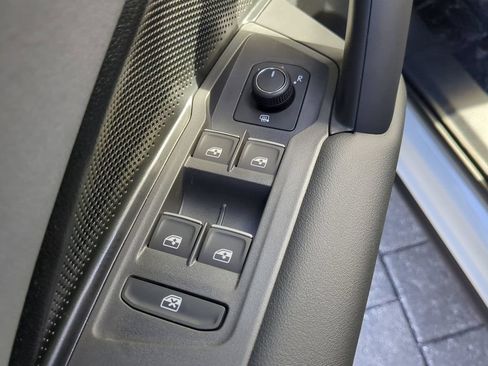 New 2026 Volkswagen Tiguan SE R-Line FWD image 18