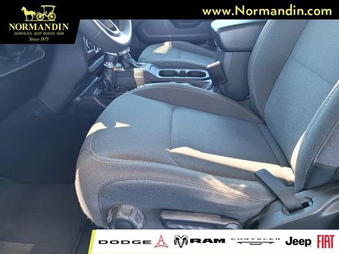 Used 2024 Jeep Wrangler Unlimited Sport AWD/4WD image 17