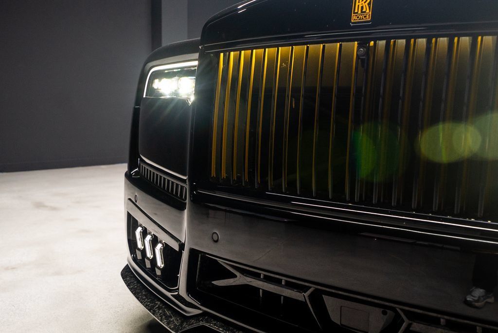Used 2025 Rolls-Royce Cullinan AWD/4WD image 11