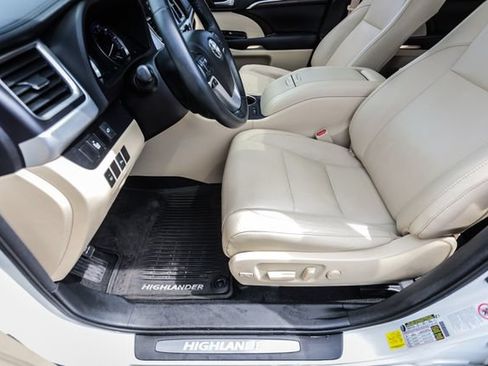 Used 2016 Toyota Highlander Limited FWD image 50
