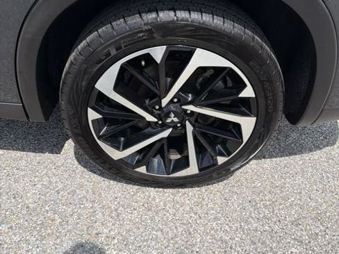 Used 2024 Mitsubishi Outlander SE Black Edition AWD/4WD image 9