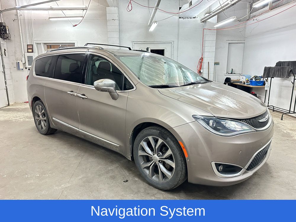 Used 2017 Chrysler Pacifica Limited FWD image 2