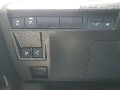 Used 2025 Toyota Sienna XLE FWD image 23