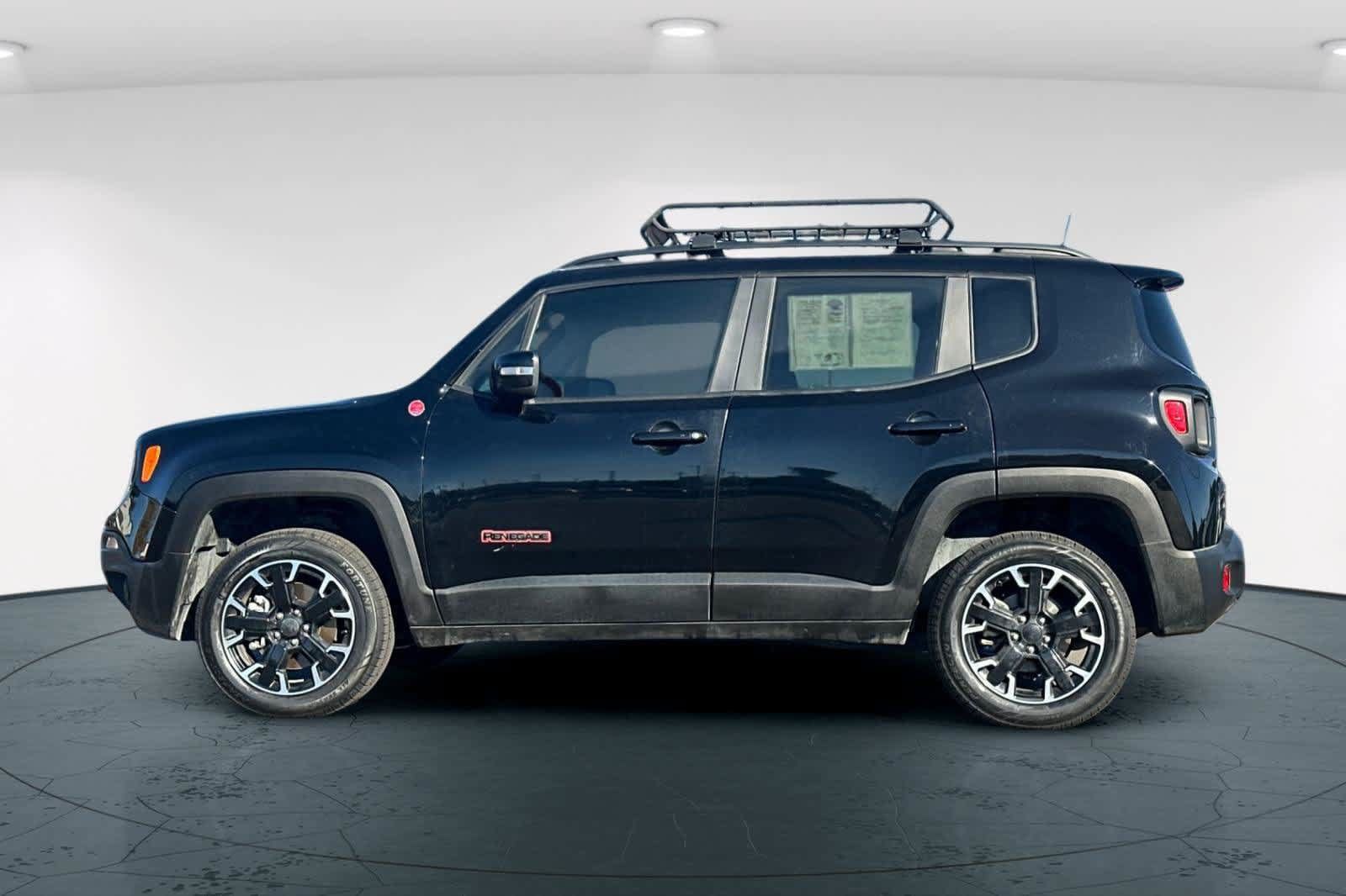 Used 2023 Jeep Renegade Trailhawk w/ Trailhawk Elite Group AWD/4WD image 9