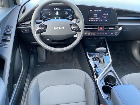 New 2025 Kia Niro LX image 8