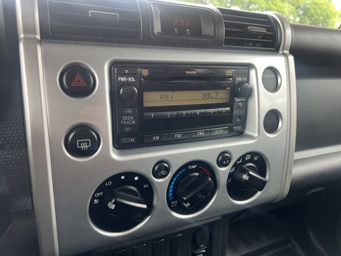 Used 2008 Toyota FJ Cruiser 2WD image 17