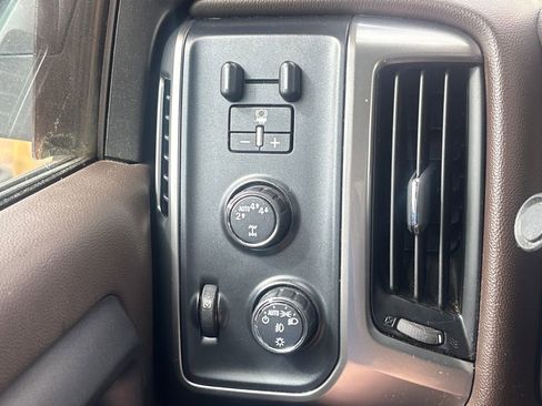 Used 2018 Chevrolet Silverado 1500 LT w/ All Star Edition image 22