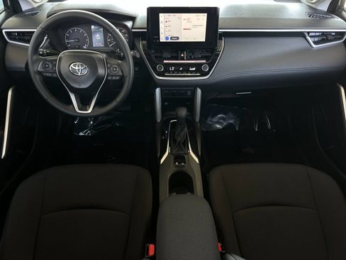 Used 2025 Toyota Corolla Cross LE FWD image 12