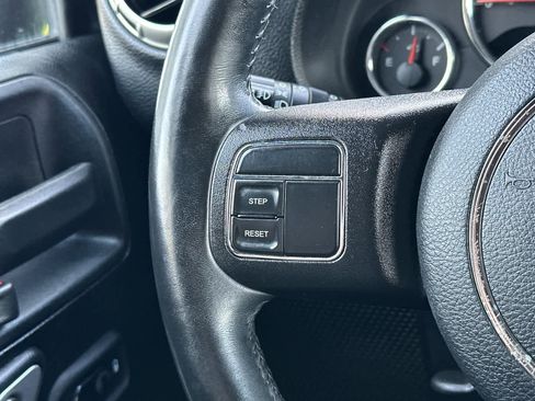 Used 2018 Jeep Wrangler Unlimited Sahara image 24