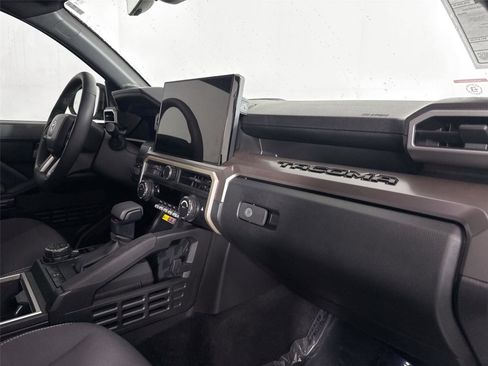 Used 2024 Toyota Tacoma TRD Off-Road image 41