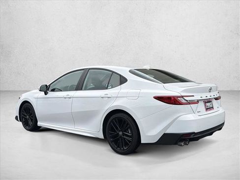 Used 2025 Toyota Camry SE image 7