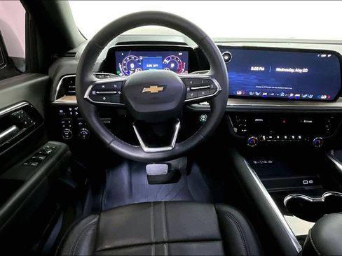 Used 2025 Chevrolet Suburban High Country AWD/4WD image 6