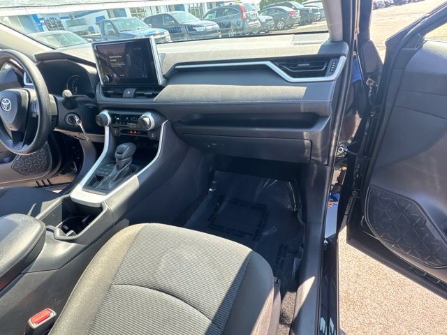 Used 2025 Toyota RAV4 LE AWD/4WD image 16