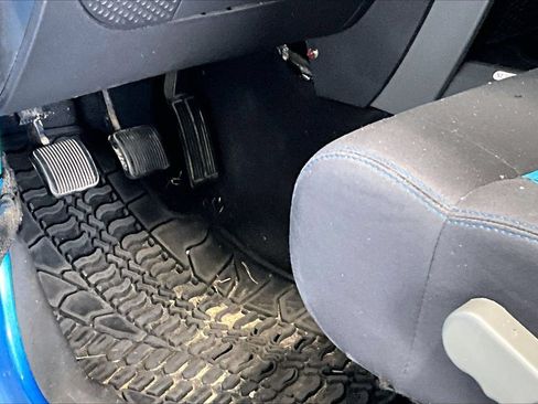 Used 2010 Jeep Wrangler Unlimited Sport AWD/4WD image 22