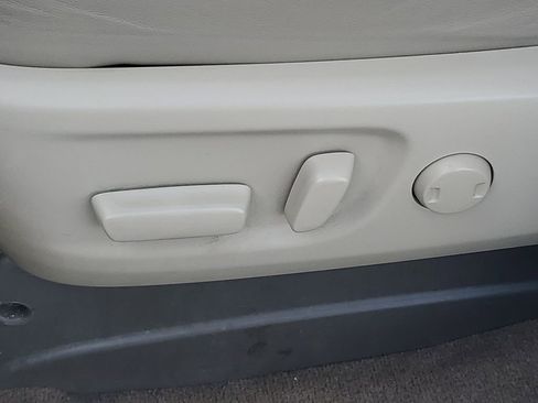 Used 2017 Toyota Sienna XLE w/ XLE Navigation Package FWD image 16