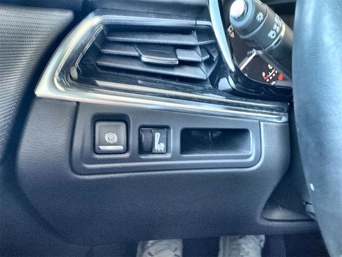 Certified 2025 Cadillac XT5 Premium Luxury image 17