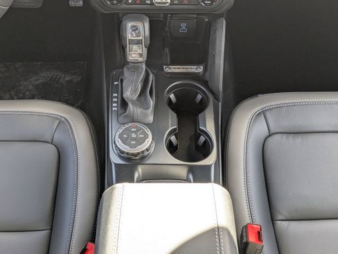 New 2025 Ford Bronco Outer Banks w/ Sasquatch Package AWD/4WD image 19