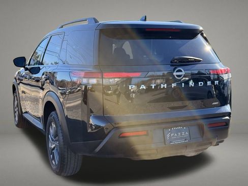 Used 2025 Nissan Pathfinder SV image 3