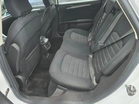Used 2016 Ford Fusion SE FWD image 16