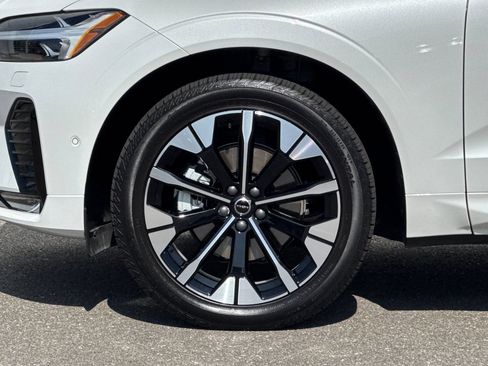 Certified 2026 Volvo XC60 B5 Plus w/ Protection Package Premier AWD/4WD image 32