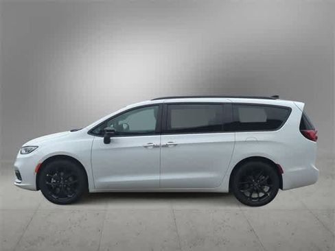 New 2026 Chrysler Pacifica Select image 5