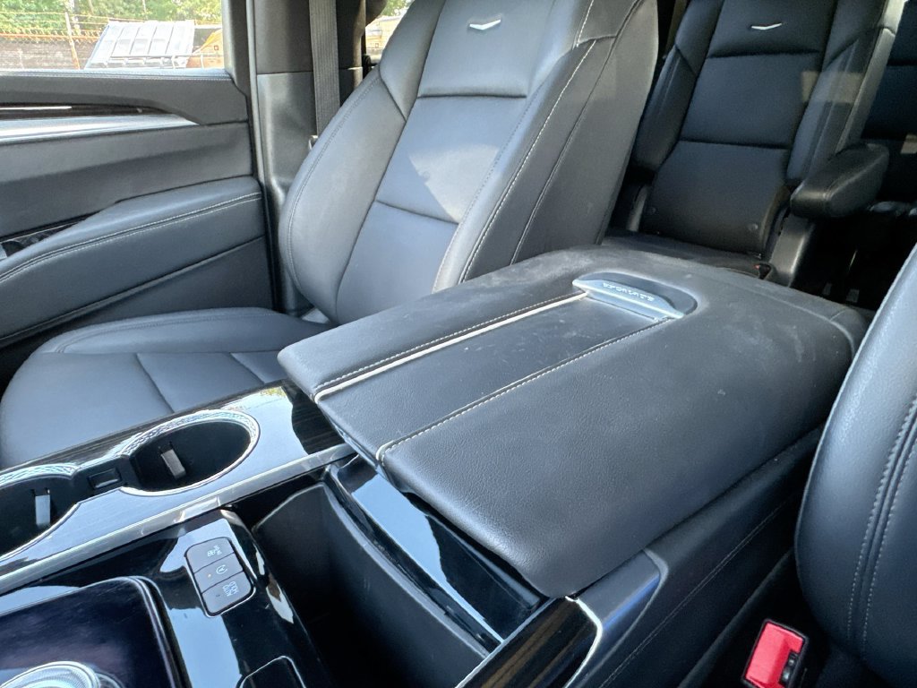 Used 2025 Cadillac Escalade ESV Luxury RWD image 24