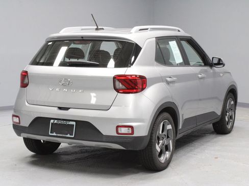 Used 2023 Hyundai Venue SEL FWD image 10